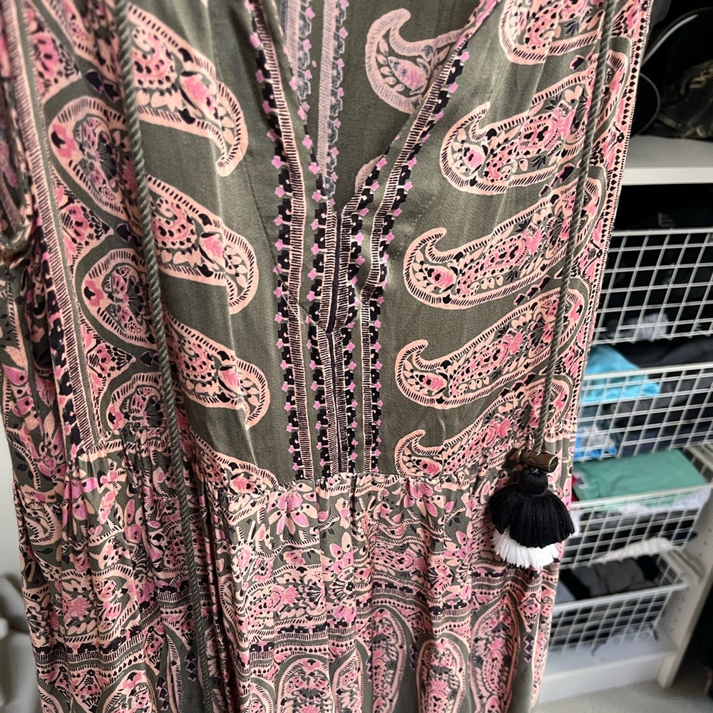 Sleeveless V-Neck Maxi Dress in Olive & Blush Paisley - Picture 8 of 10